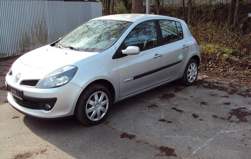 Gebraucht Renault Clio III Rip Curl 75 PS (55 kW) 2008 Silber Limousine