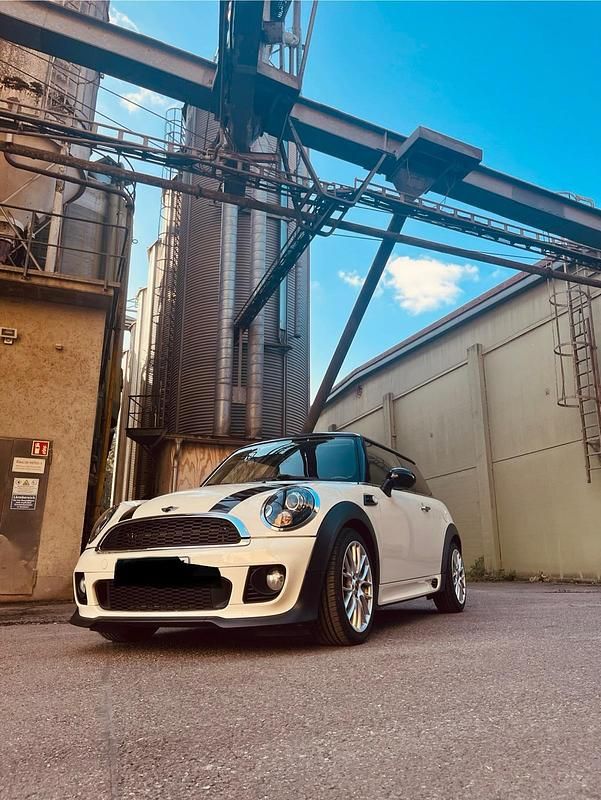 Weiß Gebraucht 2011 Mini John Cooper Works Kleinwagen | 7.200 € (Fairer Preis) - Bild 1/4