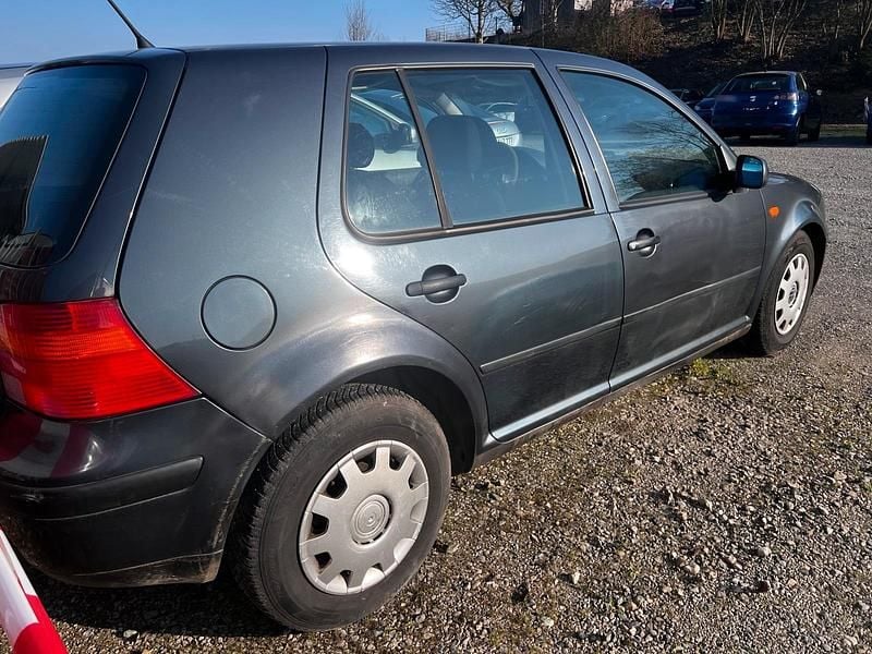 Gebraucht VW Golf IV 1999 Silber Kleinwagen