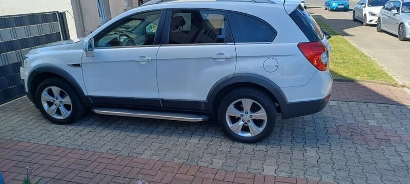 Weiß Gebraucht 2012 Chevrolet Captiva SUV | 4.000 € (Superpreis) - Bild 1/4