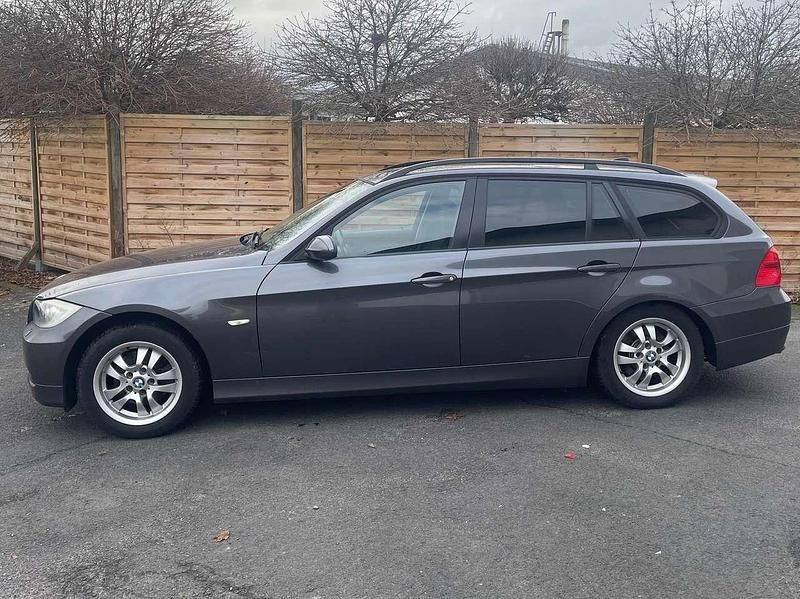 Gebraucht BMW 320 150 PS (110 kW) 2006 Sparkling graphite metallic Kombi