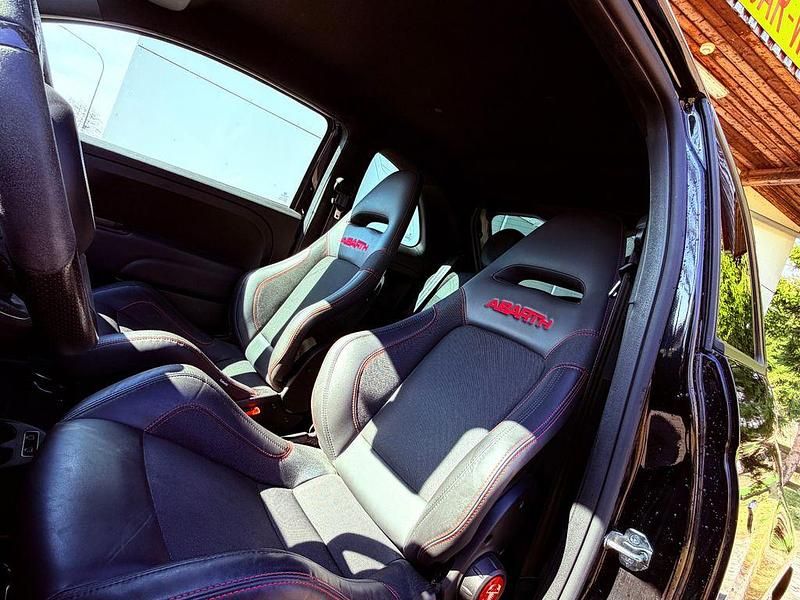 Gebraucht Abarth 695 179 PS (131 kW) 2024 Schwarz Kleinwagen
