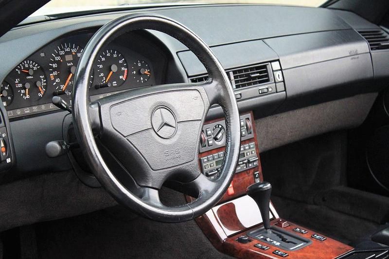 Gebraucht Mercedes SL300 231 PS (169 kW) 1992 Silber Cabrio