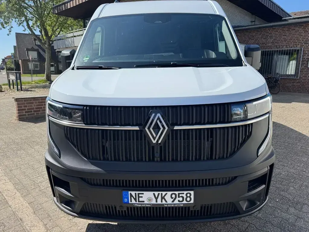 Gebraucht Renault Master 150 PS (110 kW) 2024 Weiß Van / Kleinbus
