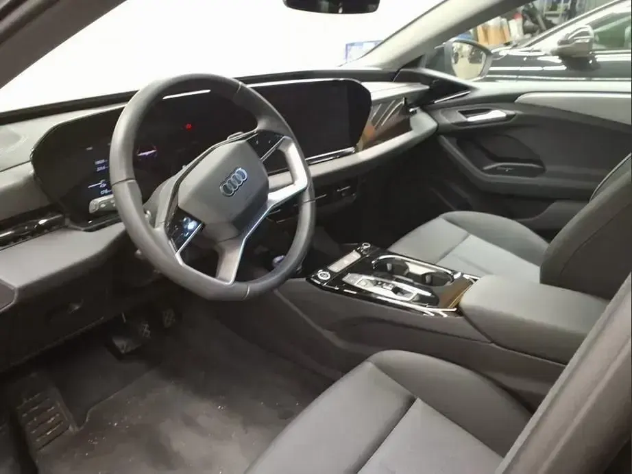 Gebraucht Audi A6 e-tron Ambiente 210 kW (286 PS) 2025 Mythosschwarz metallic Kombi