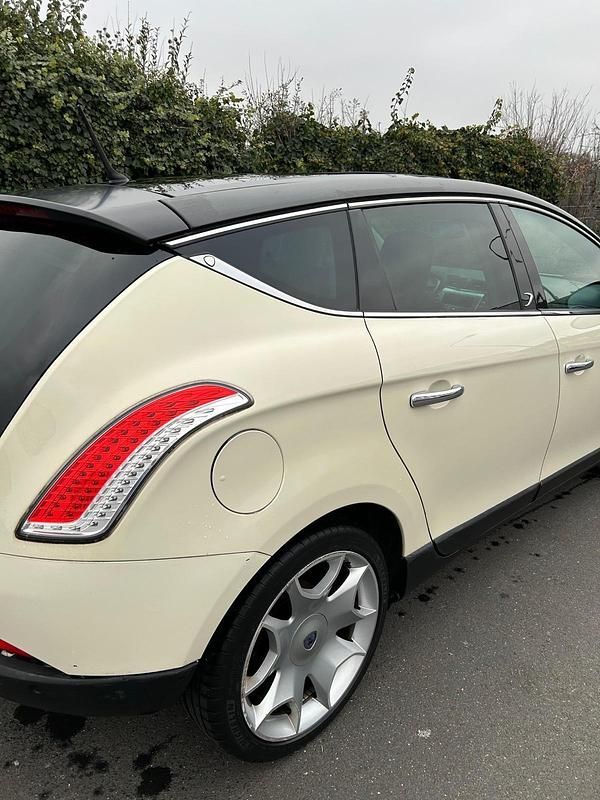 Gebraucht Lancia Delta 150 PS (110 kW) 2009 Beige Kleinwagen