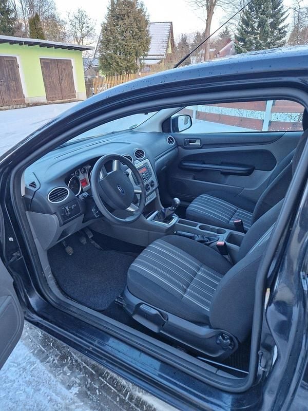 Gebraucht Ford Focus 101 PS (74 kW) 2010 Schwarz Limousine