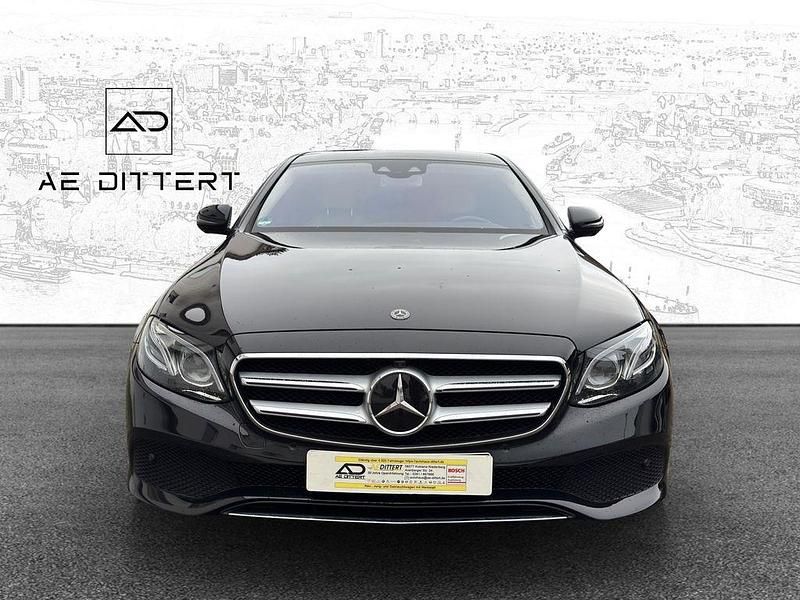 Gebraucht Mercedes E220 194 PS (142 kW) 2018 Schwarz Limousine