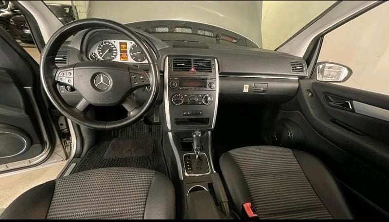 Grau Gebraucht 2006 Mercedes B200 Van / Kleinbus | 2.900 € (Superpreis) - Bild 1/4