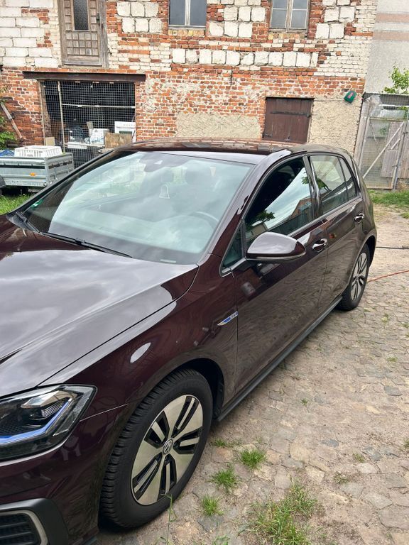Braun Gebraucht 2017 VW Golf VII GTE Limousine | 13.000 € (Teuer) - Bild 1/4