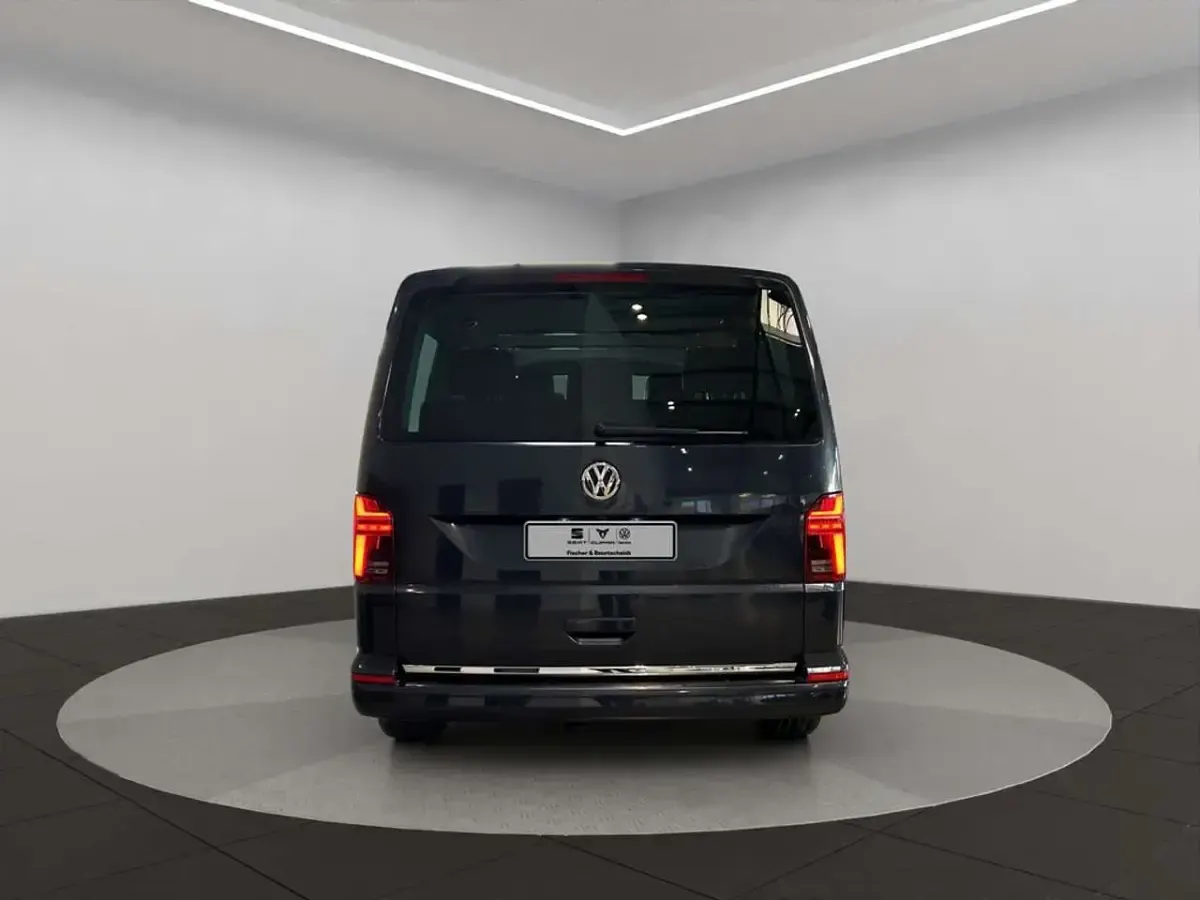 Gebraucht VW Multivan Highline 204 PS (150 kW) 2022 Blau Van / Kleinbus