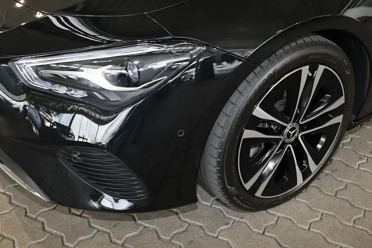 Gebraucht Mercedes CLA180 Progressive 136 PS (100 kW) 2025 Metalliclack kosmosschwarz Limousine