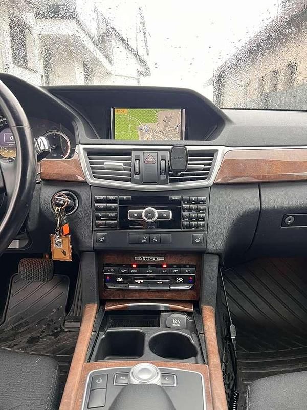 Gebraucht Mercedes E350 265 PS (194 kW) 2012 Silber Limousine