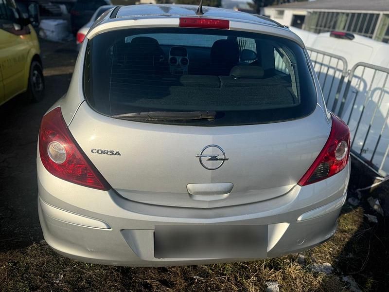 Gebraucht Opel Corsa 80 PS (58 kW) 2010 Silber Kleinwagen