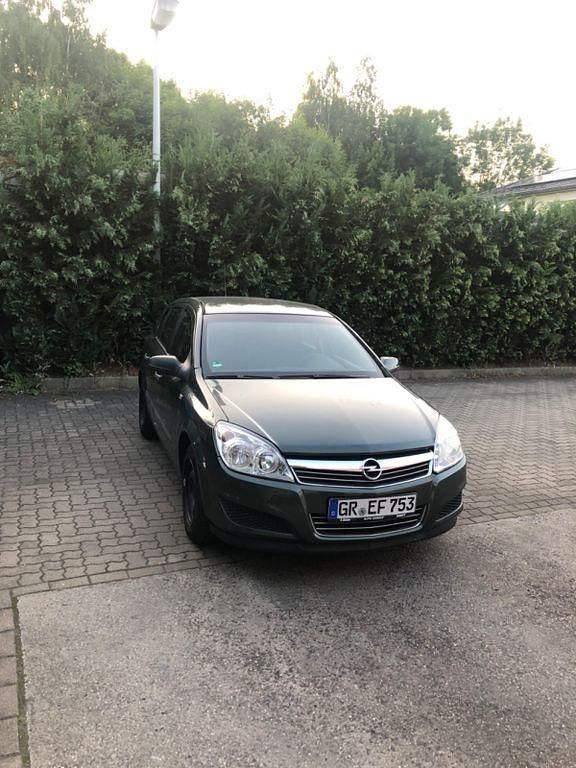Grau Gebraucht 2009 Opel Astra Innovation Limousine | 2.000 € (Guter Preis) - Bild 1/4