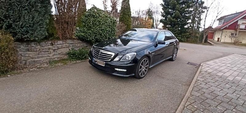 Schwarz Gebraucht 2010 Mercedes E63 AMG AMG Limousine | 25.000 € (Fairer Preis) - Bild 1/4