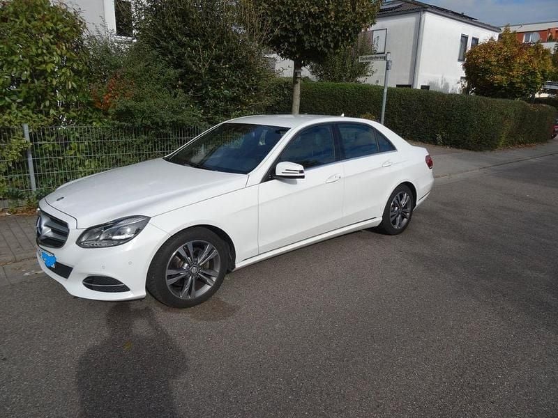 Weiß Gebraucht 2014 Mercedes E200 Avantgarde Limousine | 10.600 € (Guter Preis) - Bild 1/4
