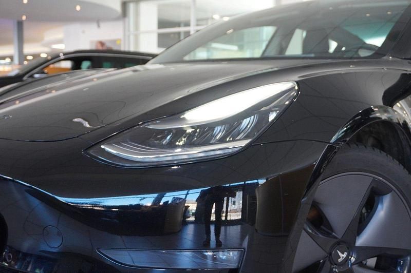Second-hand Tesla Model 3 350 kW (476 CP) 2019 Negru Berlinǎ