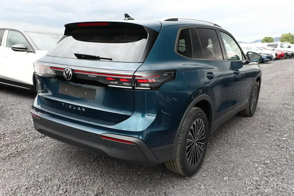 Neu VW Tiguan IQ Drive 150 PS (110 kW) 2026 Nightshade blue metallic SUV