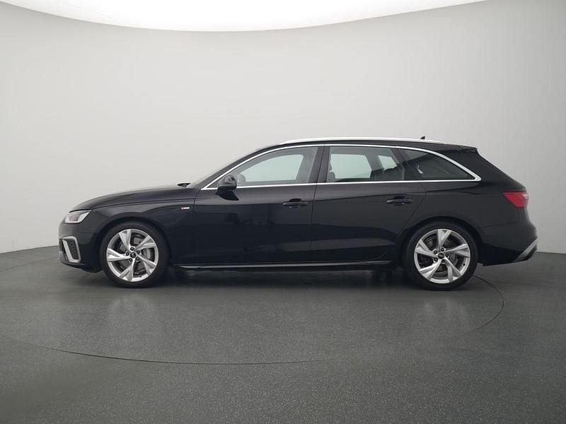 Używany Audi A4 S-Line 204 KM (150 kW) 2022 Czarny Kombi