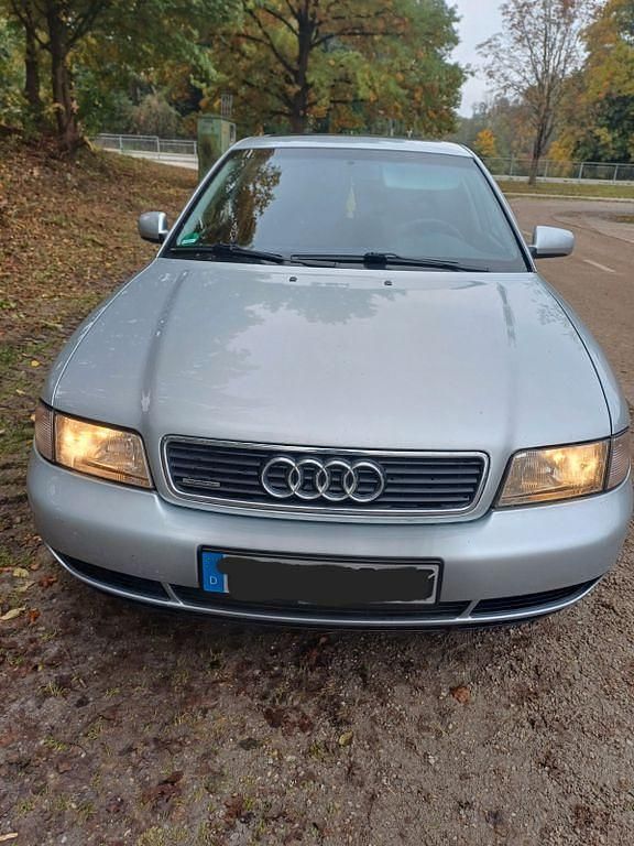 Second-hand Audi A4 193 CP (141 kW) 1996 Argintiu Berlinǎ