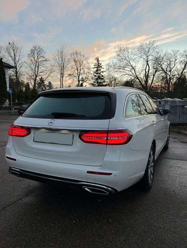 Gebraucht Mercedes E220 194 PS (142 kW) 2018 Weiß Kombi