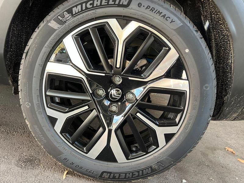 Neu Citroën C4 PureTech 131 PS (96 kW) 2025 Grün Limousine