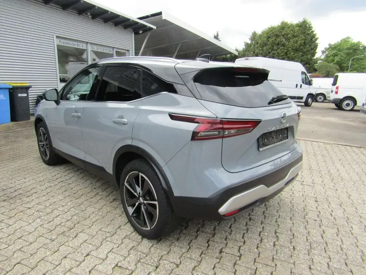 Gebraucht Nissan Qashqai Tekna+ 158 PS (116 kW) 2022 Ceramic grey p/black m SUV