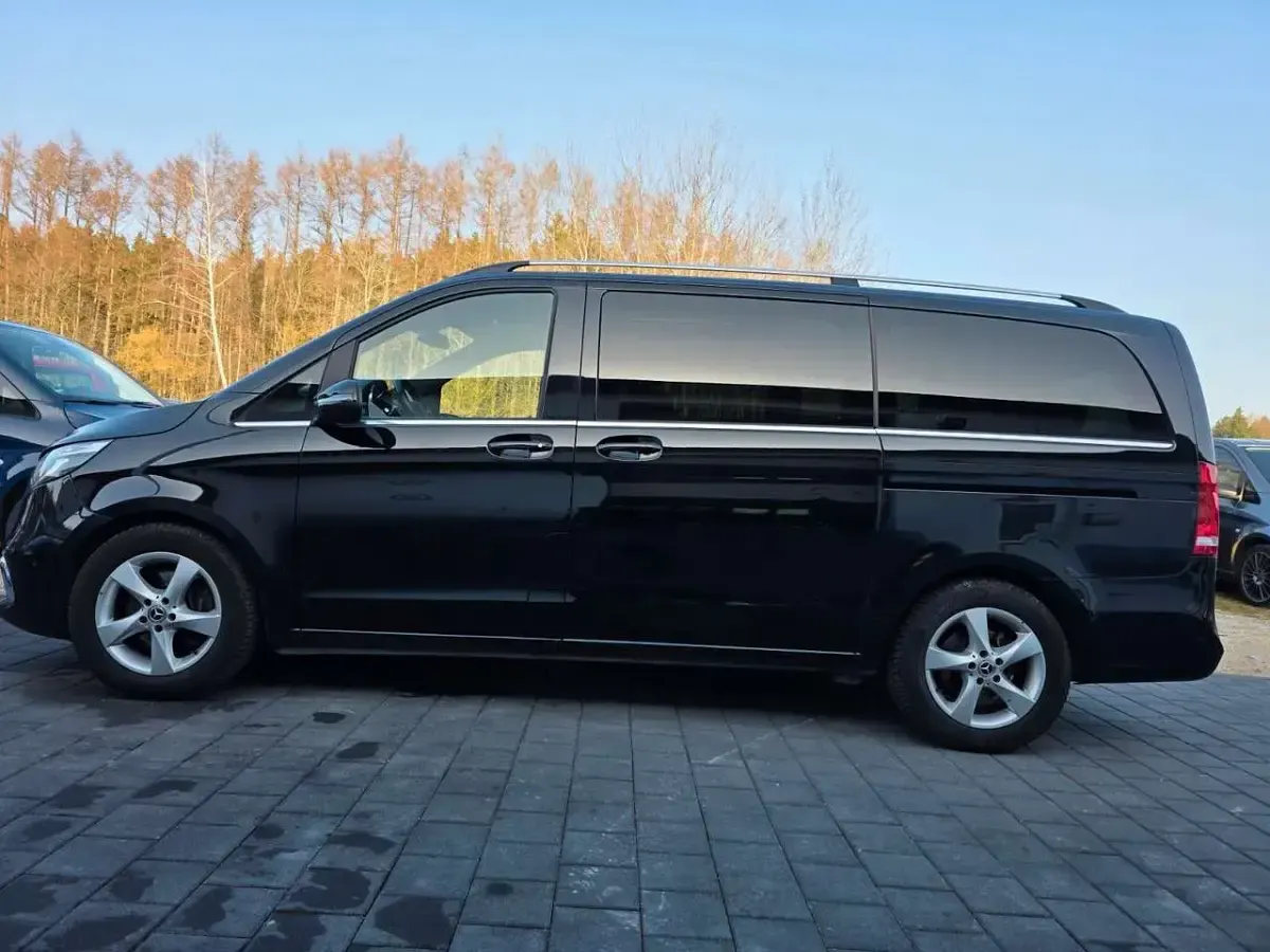 Gebraucht Mercedes V220 Avantgarde 239 PS (175 kW) 2019 Obsidianschwarz Van / Kleinbus