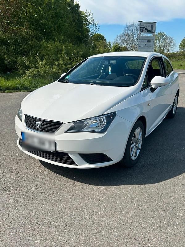 Weiß Gebraucht 2015 Seat Ibiza SC Kleinwagen | 6.000 € (Guter Preis) - Bild 1/4