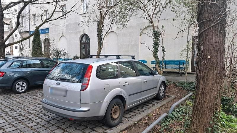 Używany Ford Focus Ambiente 101 KM (74 kW) 2007 Srebrny Kombi