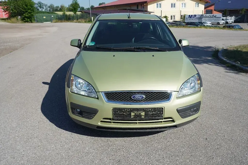 Gebraucht Ford Focus Ghia 116 PS (85 kW) 2005 Gold Limousine