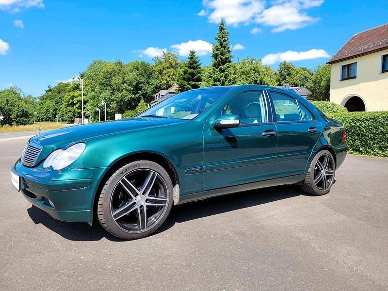 Grün Gebraucht 2000 Mercedes C240 Classic Limousine | 6.500 € - Bild 1/4