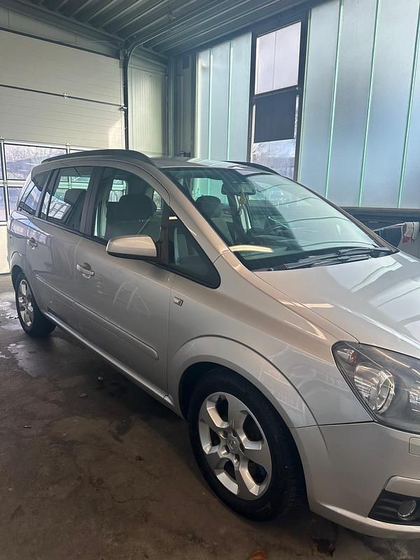 Gebraucht Opel Zafira 150 PS (110 kW) 2005 Silber Van / Kleinbus
