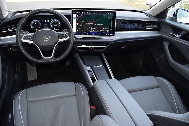 Gebraucht VW Passat Elegance 150 PS (110 kW) 2024 Weiß Limousine