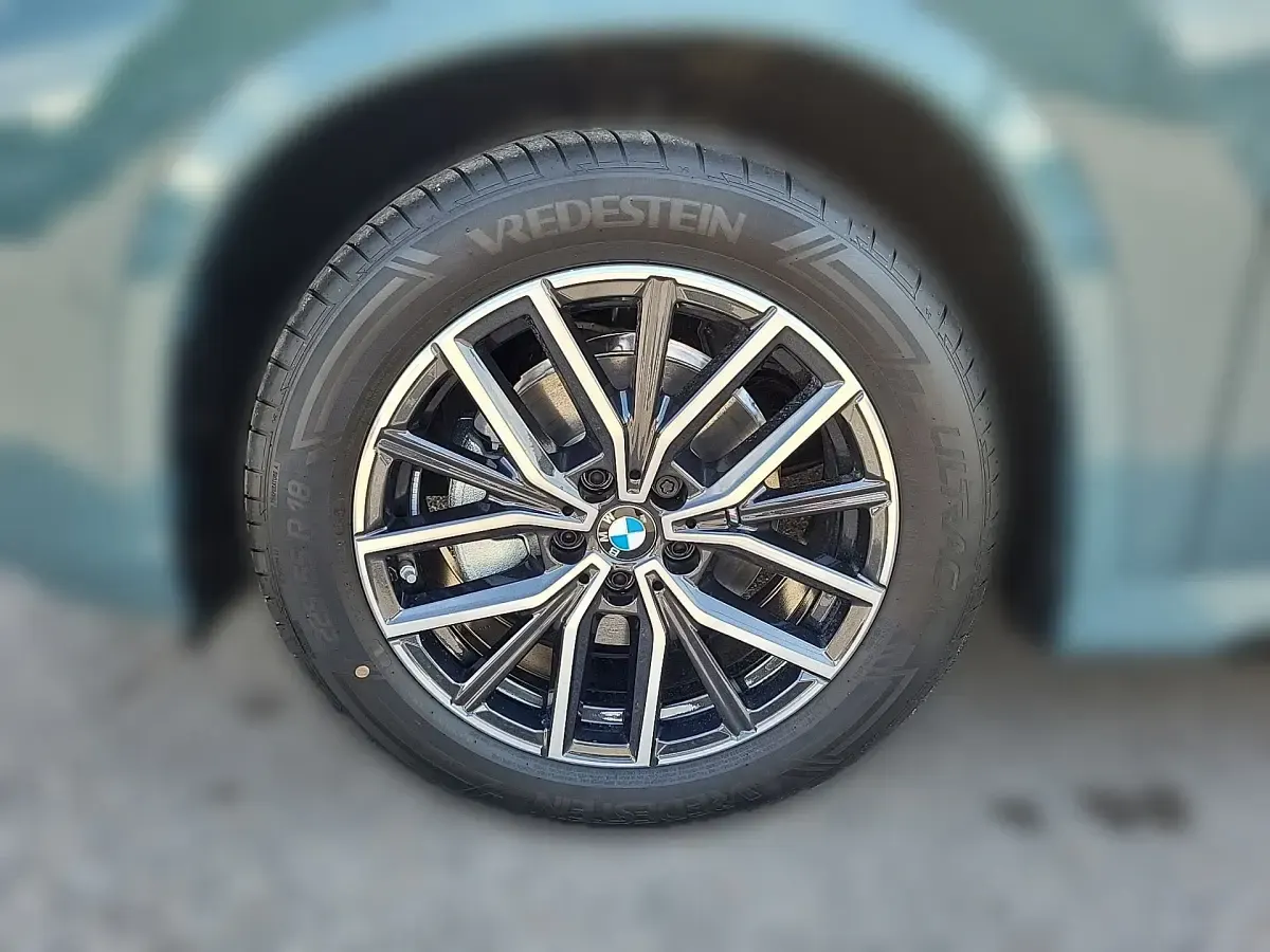 Neu BMW iX1 M Sport 203 kW (277 PS) 2026 Cape york grün SUV