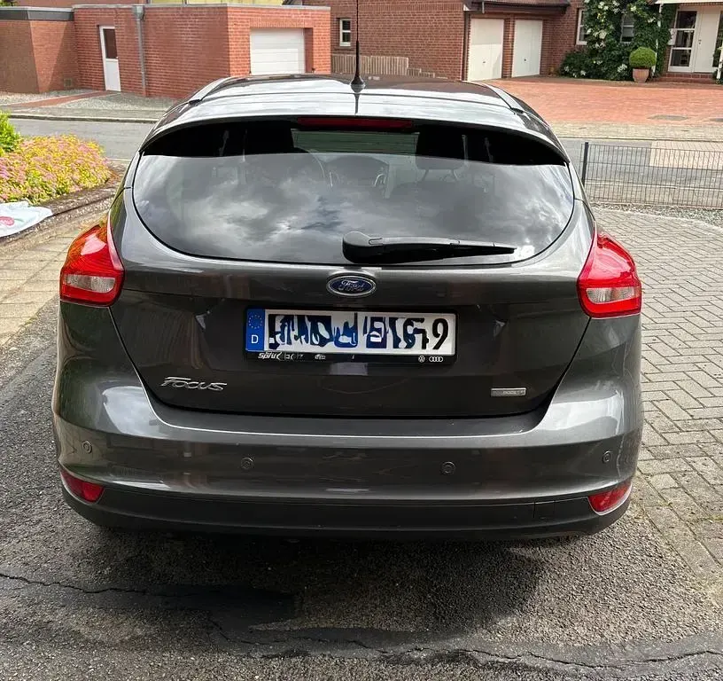 Gebraucht Ford Focus Business Edition 125 PS (91 kW) 2015 Grau Limousine