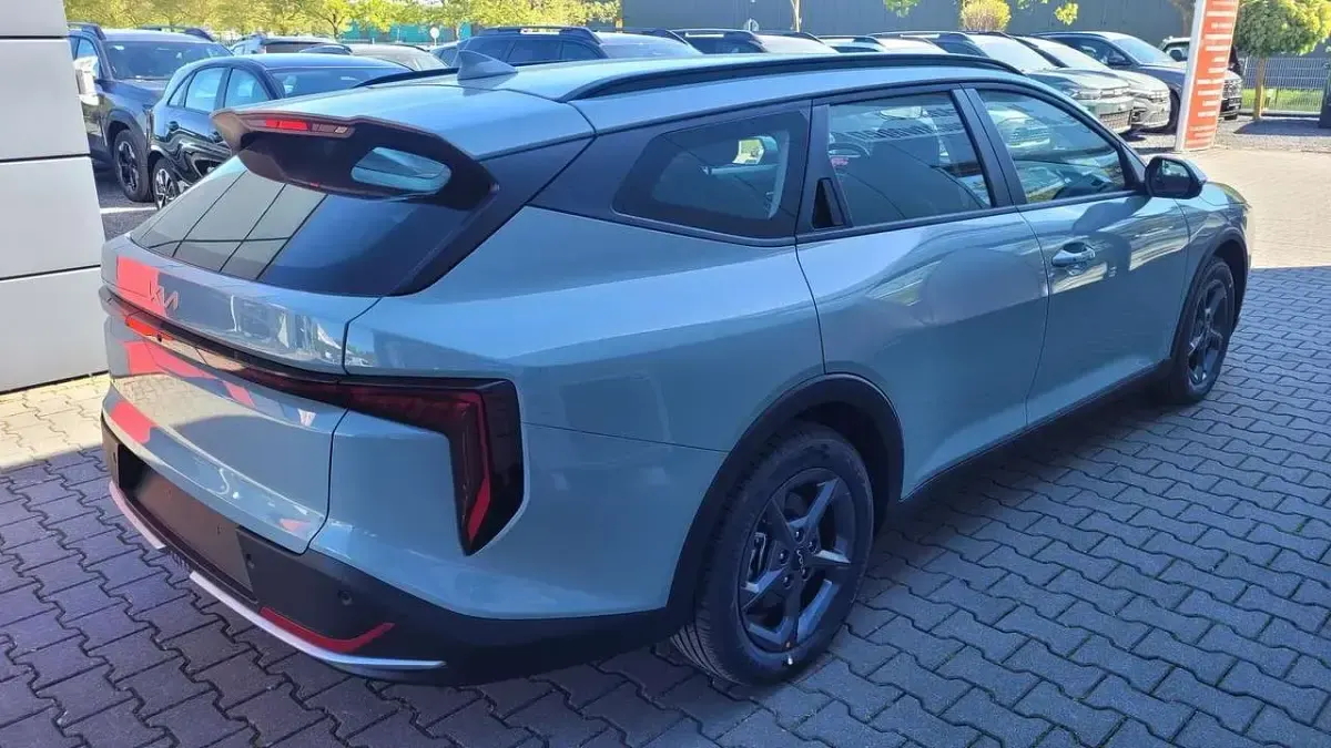 Neu Kia K4 150 PS (110 kW) 2026 Grau Kombi