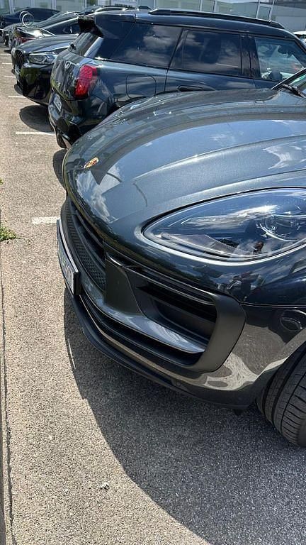 Schwarz Gebraucht 2023 Porsche Macan SUV | 69.999 € (Fairer Preis) - Bild 1/4