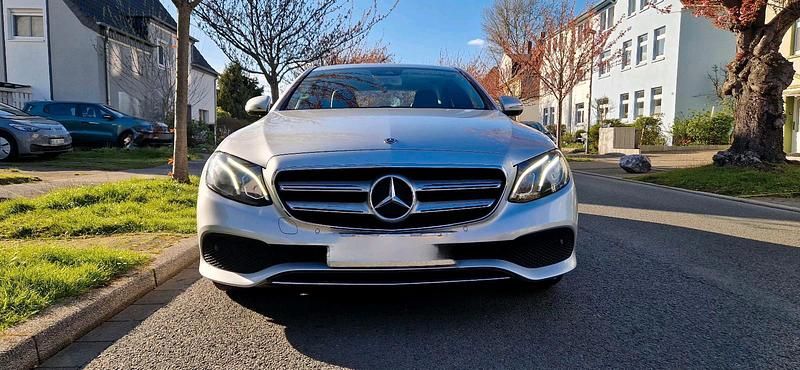 Gebraucht Mercedes E220 Avantgarde 194 PS (142 kW) 2017 Silber Limousine