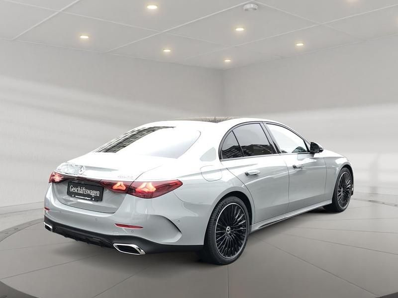 Gebraucht Mercedes E450 367 PS (269 kW) 2025 Manufaktur lack manufaktur alpingrau uni Limousine