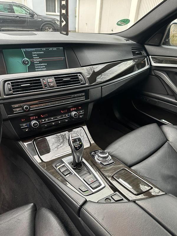 Gebraucht BMW 530 M Sport 258 PS (189 kW) 2012 Schwarz Limousine