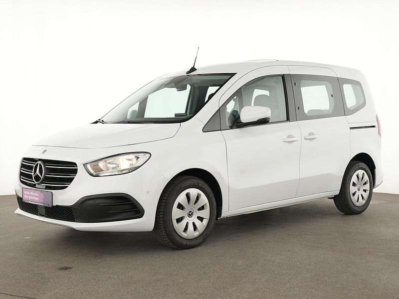 Arktikweiss Gebraucht 2023 Mercedes 180 Limousine | 23.775 € (Superpreis) - Bild 1/4