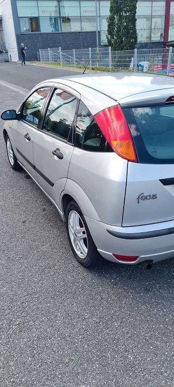 Silber Gebraucht 2002 Ford Focus Limousine | 690 € (Guter Preis) - Bild 1/4