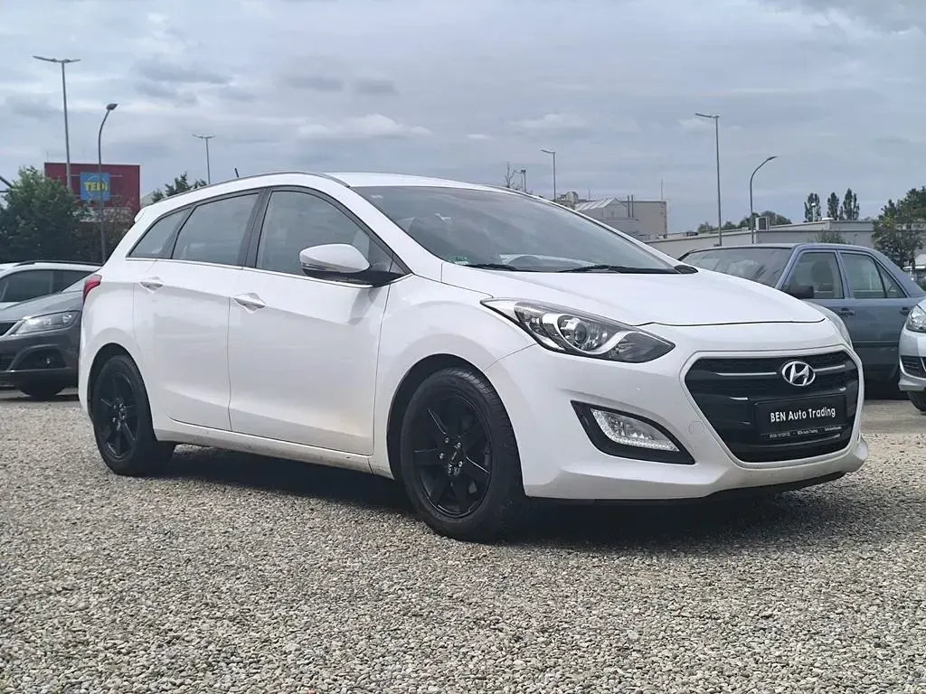 Gebraucht Hyundai i30 Trend 136 PS (100 kW) 2016 Weiß Limousine