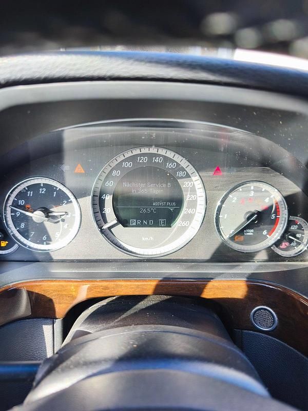 Gebraucht Mercedes E200 136 PS (100 kW) 2010 Grau Kombi