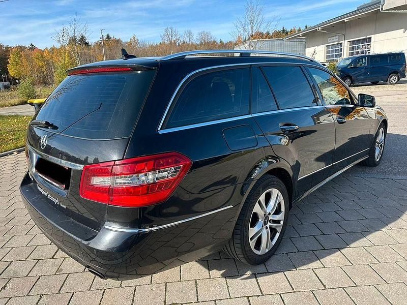 Schwarz Gebraucht 2010 Mercedes E350 Avantgarde Limousine | 8.800 € (Fairer Preis) - Bild 1/4