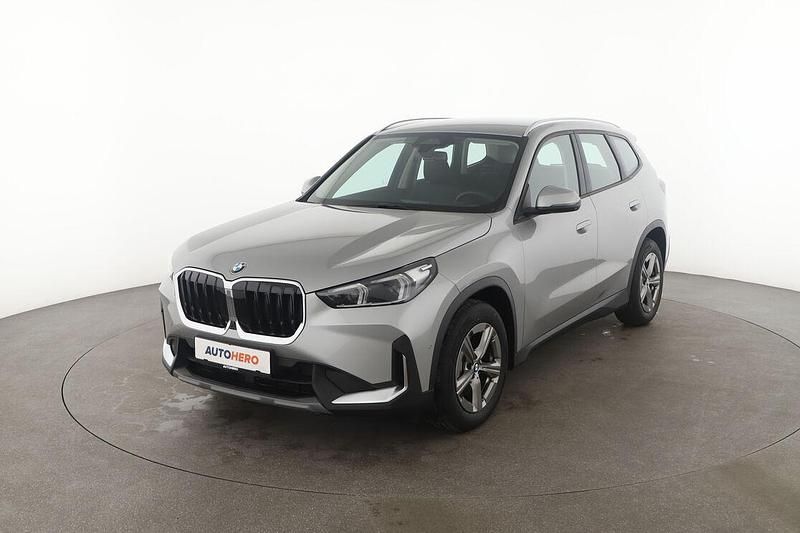 Grau Gebraucht 2024 BMW X1 Comfort Edition SUV | 37.530 € (Fairer Preis) - Bild 1/3