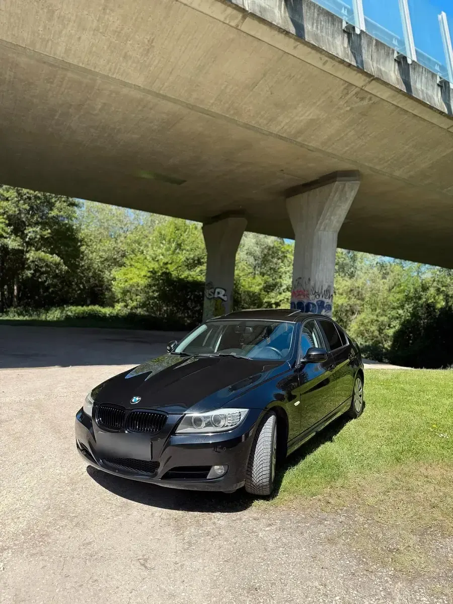 Gebraucht BMW 318 143 PS (105 kW) 2010 Schwarz Limousine