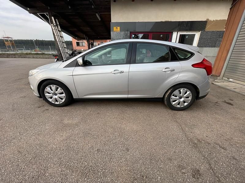 Gebraucht Ford Focus 101 PS (74 kW) 2014 Silber Limousine